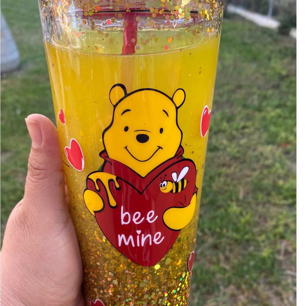 Winnie Pooh Starbucks Snowglobe 24 (venti) - Picture 3 of 10